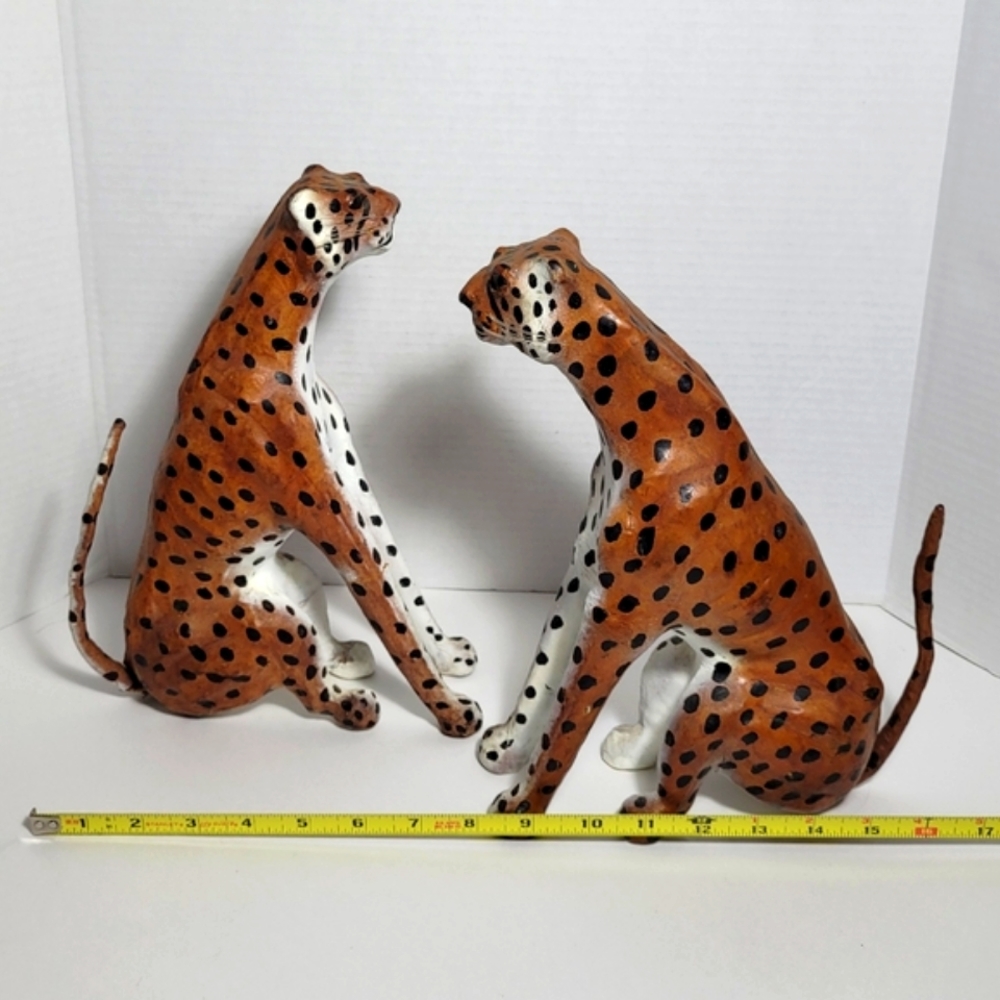 Pair of Regal Cheetah Statues RARE repaired - Picture 14 of 14